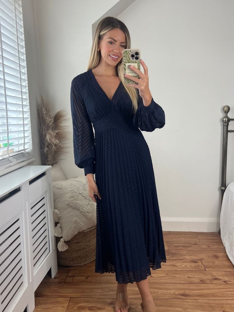 Marineblau/blau - Style Cheat Dannica Plissiertes Maxikleid mit Ballonärmeln - Bild 1 von 4 Marineblau/blau - Style Cheat Dannica Plissiertes Maxikleid mit Ballonärmeln - Bild 1 von 4