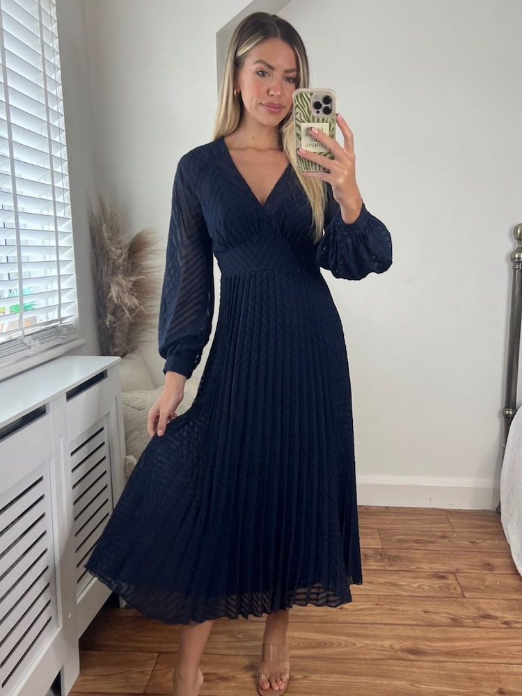 Marineblau/blau - Style Cheat Dannica Plissiertes Maxikleid mit Ballonärmeln - Bild 2 von 4 Marineblau/blau - Style Cheat Dannica Plissiertes Maxikleid mit Ballonärmeln - Bild 2 von 4