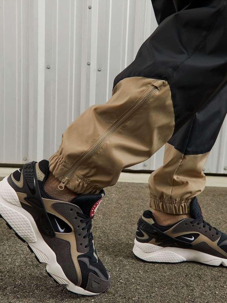 Nike Brown Huarache Runner Trainers - Image 1 of 12