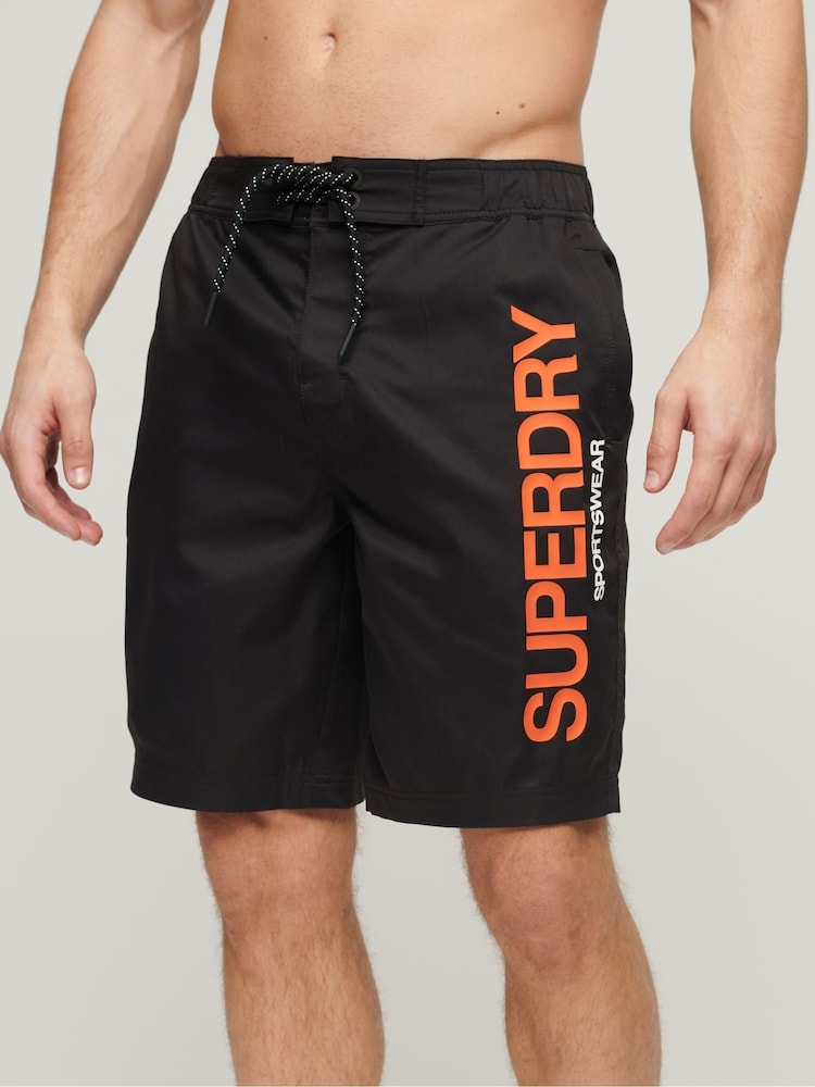 Superdry Sportbekleidung Recycelte Board Shorts - Bild 1 von 6 Superdry Sportbekleidung Recycelte Board Shorts - Bild 1 von 6