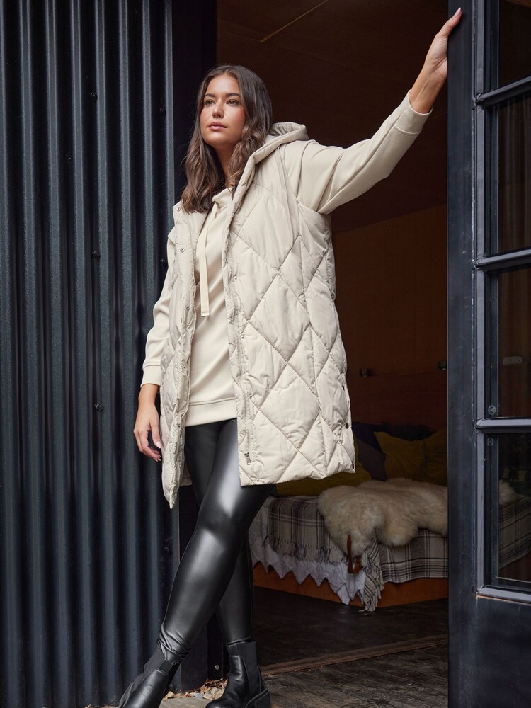 Yours Curve Cream Diamond Quilted Midi Gilet - Image 1 of 6