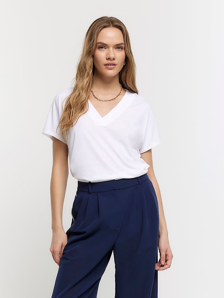 Off white - Camiseta de vestir con cuello de pico de River Island - Imagen 1 de 6 Off white - Camiseta de vestir con cuello de pico de River Island - Imagen 1 de 6