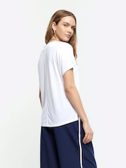 Off white - Camiseta de vestir con cuello de pico de River Island - Imagen 2 de 6