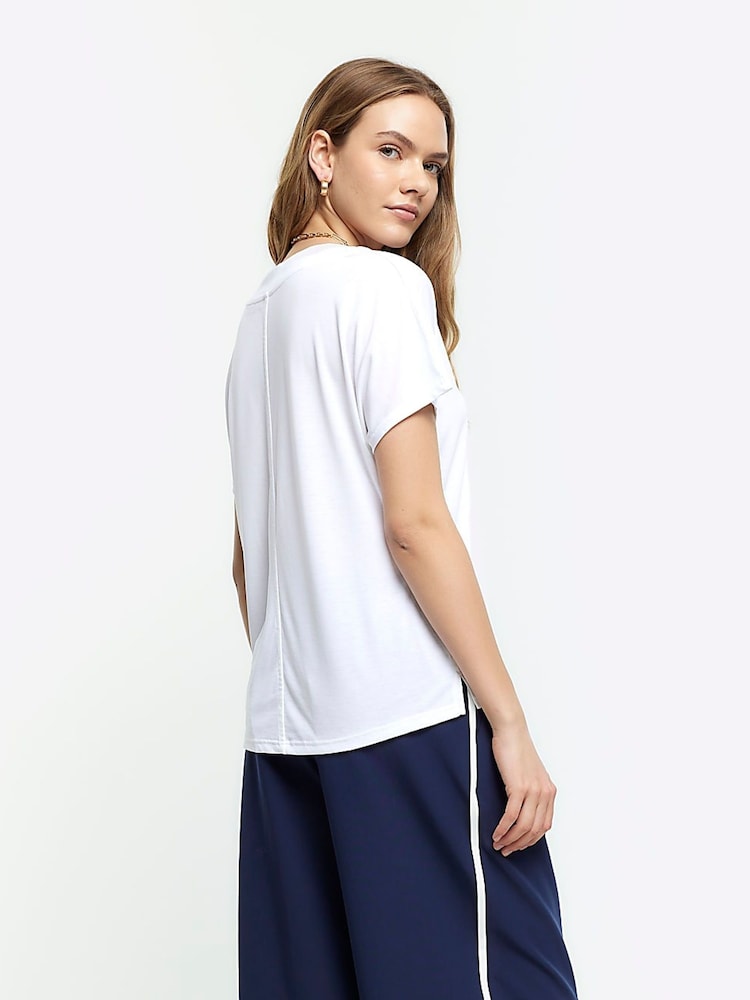 Off white - Camiseta de vestir con cuello de pico de River Island - Imagen 2 de 6 Off white - Camiseta de vestir con cuello de pico de River Island - Imagen 2 de 6