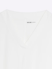 Off white - Camiseta de vestir con cuello de pico de River Island - Imagen 6 de 6