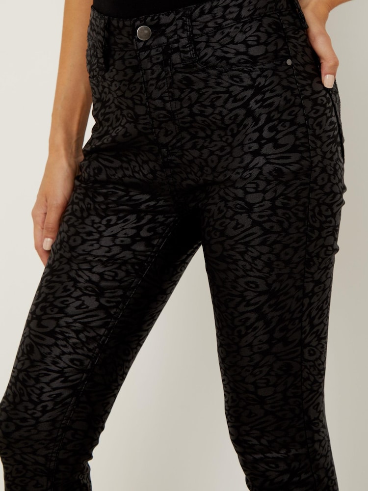 Sosandar Strukturierte, beschichtete Jeans mit Leoprint - Bild 5 von 5 Sosandar Strukturierte, beschichtete Jeans mit Leoprint - Bild 5 von 5