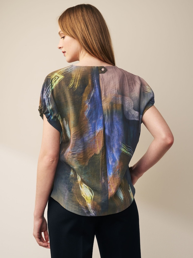 Blau mit Farbkleks-Print - Kastiges, strukturiertes T-Shirt mit Raffung - Bild 2 von 6 Blau mit Farbkleks-Print - Kastiges, strukturiertes T-Shirt mit Raffung - Bild 2 von 6