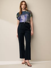 Blau mit Farbkleks-Print - Kastiges, strukturiertes T-Shirt mit Raffung - Bild 3 von 6