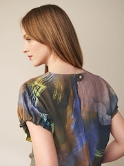 Blau mit Farbkleks-Print - Kastiges, strukturiertes T-Shirt mit Raffung - Bild 4 von 6