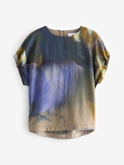 Blau mit Farbkleks-Print - Kastiges, strukturiertes T-Shirt mit Raffung - Bild 5 von 6
