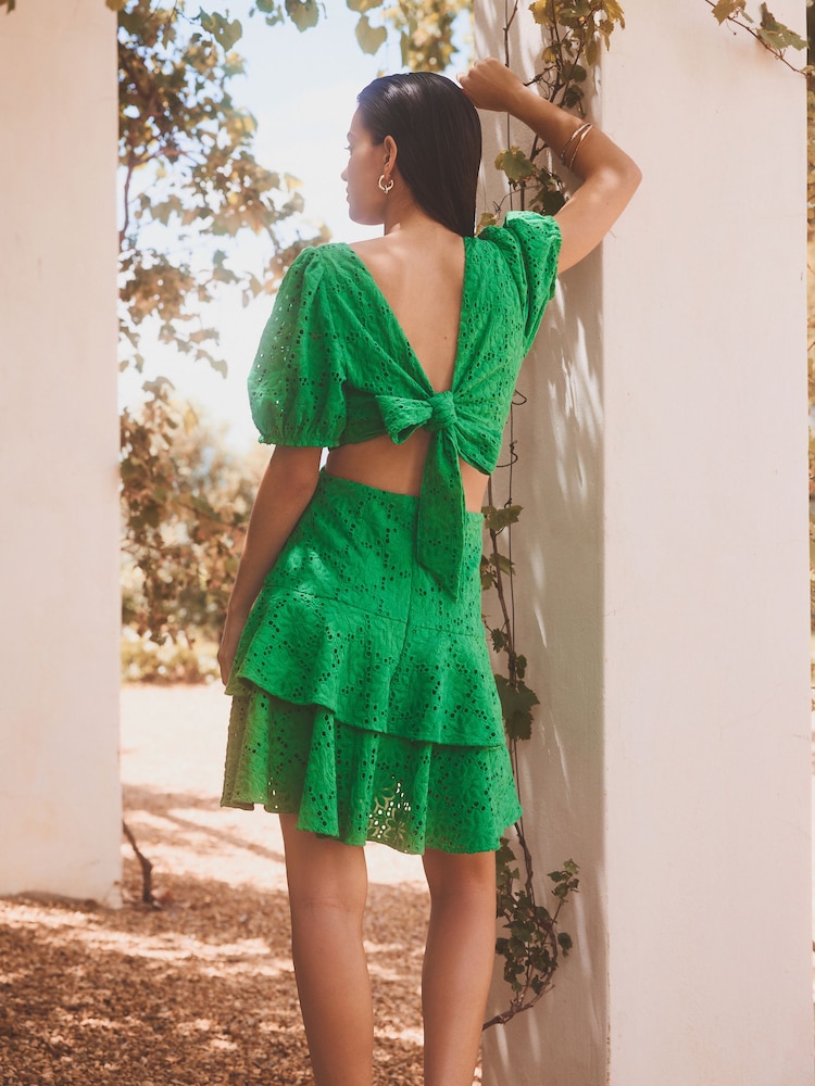 Grün - Häkel-Minikleid mit kurzen, voluminösen Ärmeln und Zierausschnitt - Bild 2 von 6 Grün - Häkel-Minikleid mit kurzen, voluminösen Ärmeln und Zierausschnitt - Bild 2 von 6