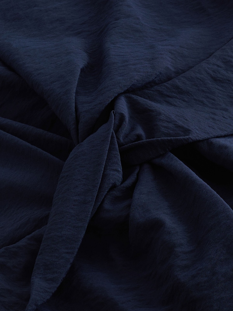 Marineblau/blau - Kurzärmeliges Midikleid mit verdrehter Taille - Bild 6 von 6 Marineblau/blau - Kurzärmeliges Midikleid mit verdrehter Taille - Bild 6 von 6