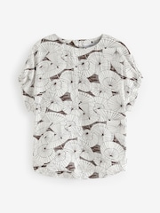 Ecru/Braun Abstraktes Regenschirmmuster - Kastiges, strukturiertes T-Shirt mit Raffung - Bild 5 von 6