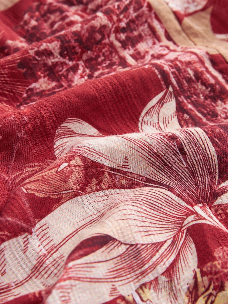 Rot mit floralem Muster - Sommerliches Top aus Leinenmix mit V-Ausschnitt - Bild 6 von 6 Rot mit floralem Muster - Sommerliches Top aus Leinenmix mit V-Ausschnitt - Bild 6 von 6