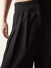 Schwarz - Strukturierte Hose mit weitem Bein - Bild 5 von 7
