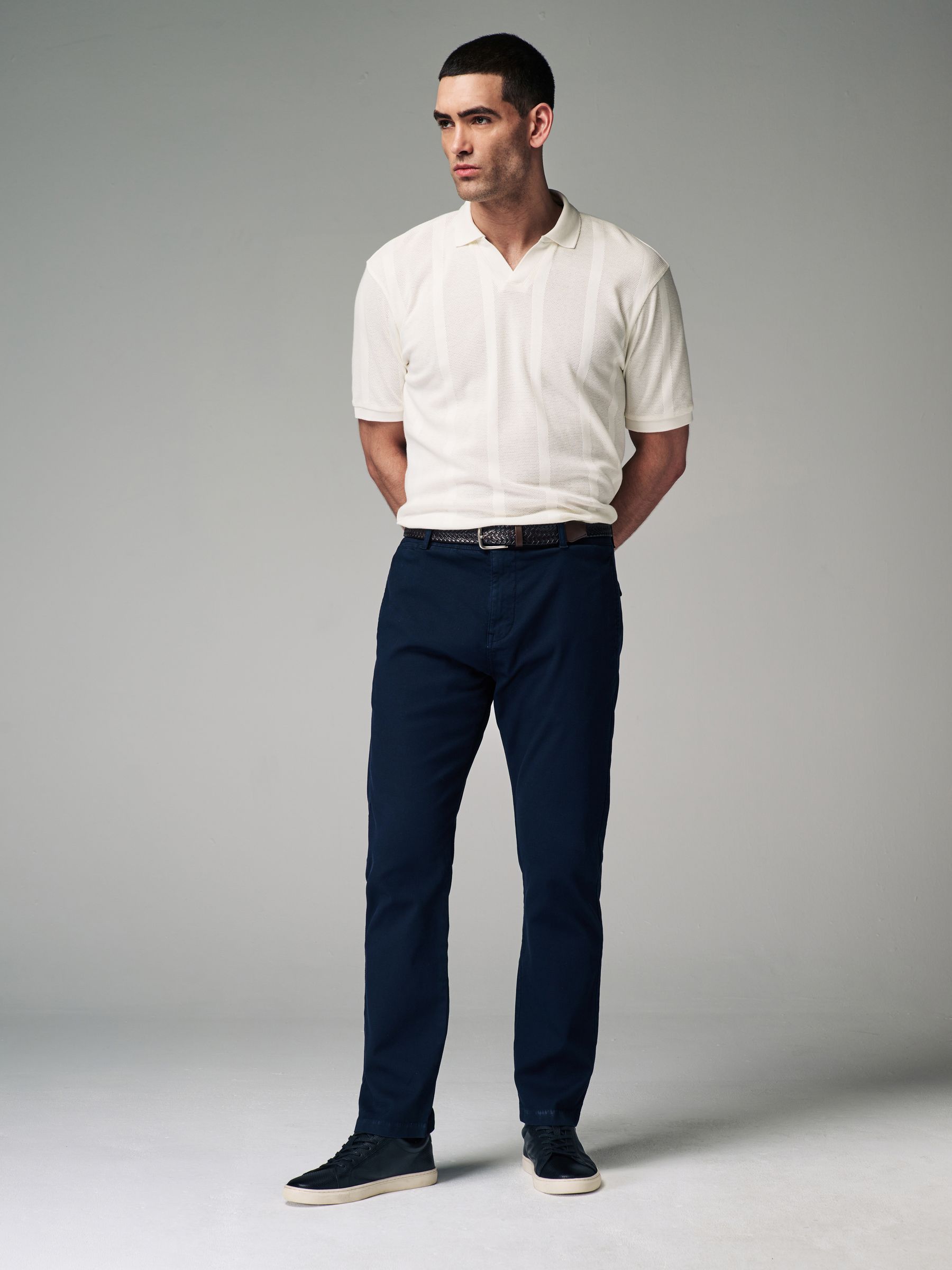 ★★ ★★ Slim fit brushed belted pants T22E7WP Przeglądaj Granatowy - Teksturowane spodnie o dopasowanym