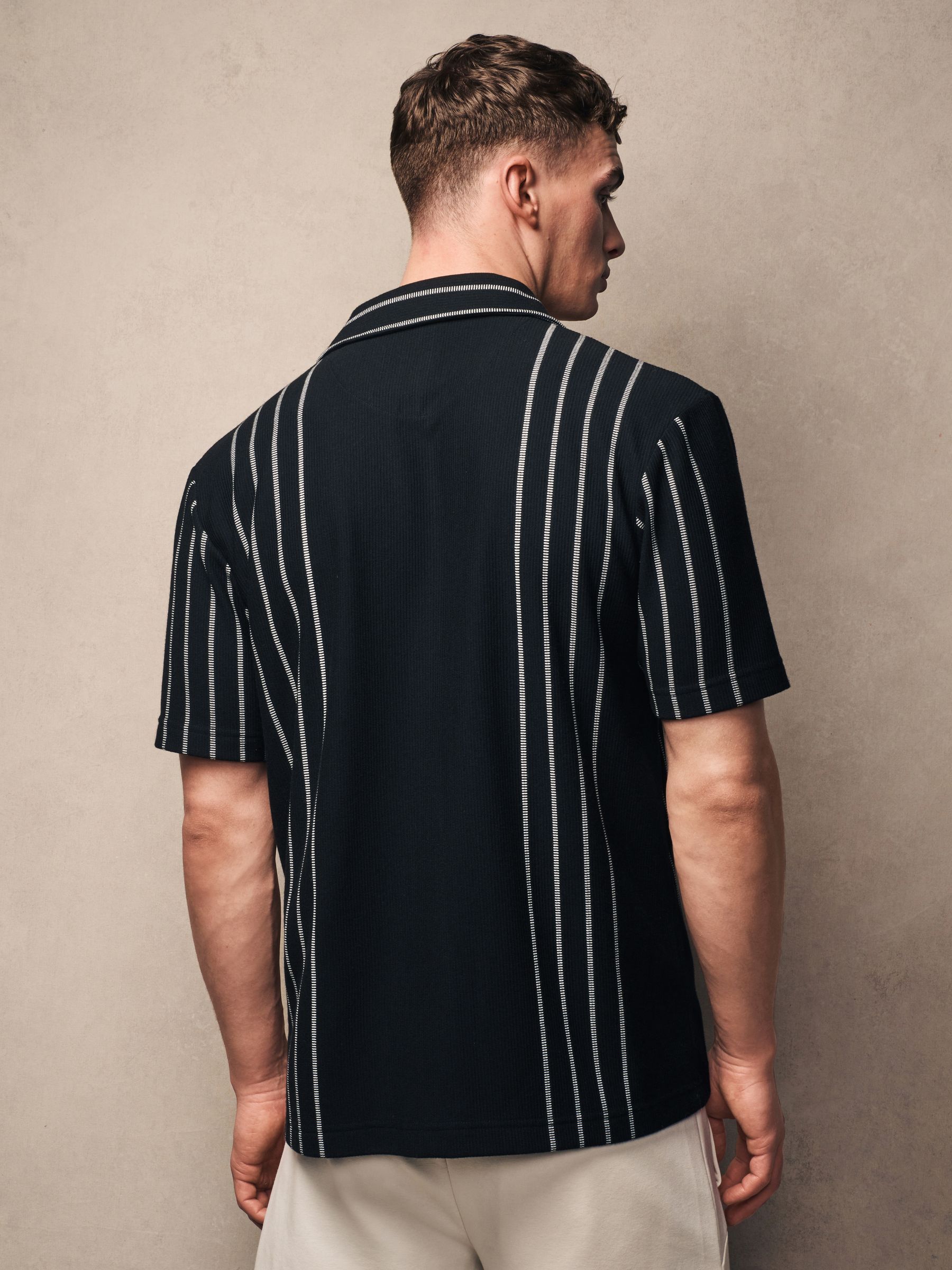 Next：日本 ブラック - テクスチャード ジャージー 半袖 キューバ