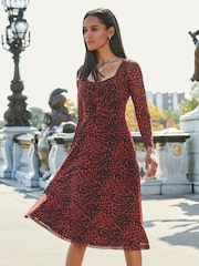 Sosandar Red Sweetheart Neck Midi Dress - Image 3 of 5