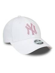 New Era® Womens New York Yankees Logo 9FORTY 100% Cotton White Cap - Image 3 of 5