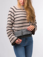Schwarz - Pure Luxuries London Selene Umhänge-Clutch aus Nappaleder - Bild 6 von 6