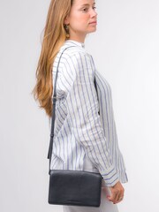 Blau - Pure Luxuries London Gwen Umhängetasche aus Nappaleder - Bild 6 von 7