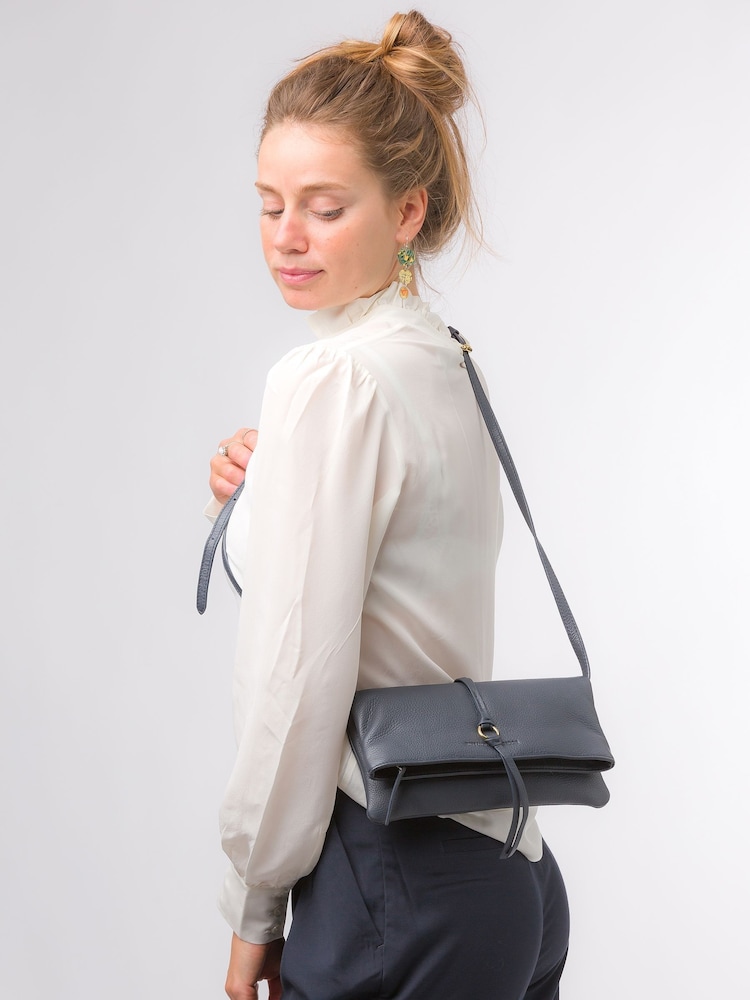 Blau - Pure Luxuries London Selene Umhänge-Clutch aus Nappaleder - Bild 3 von 3