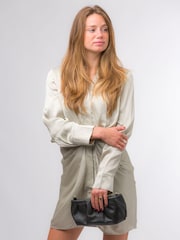 Schwarz - Pure Luxuries London Victoria Clutch aus Nappaleder mit Trageriemen - Bild 7 von 8