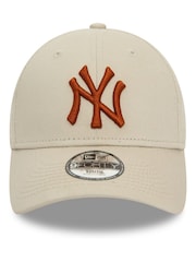 Marrón tostado - Gorra básica de algodón 100 % con diseño de los New York Yankees para niños 9 FORTY de New Era® - Imagen 1 de 5