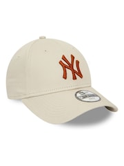 Marrón tostado - Gorra básica de algodón 100 % con diseño de los New York Yankees para niños 9 FORTY de New Era® - Imagen 3 de 5