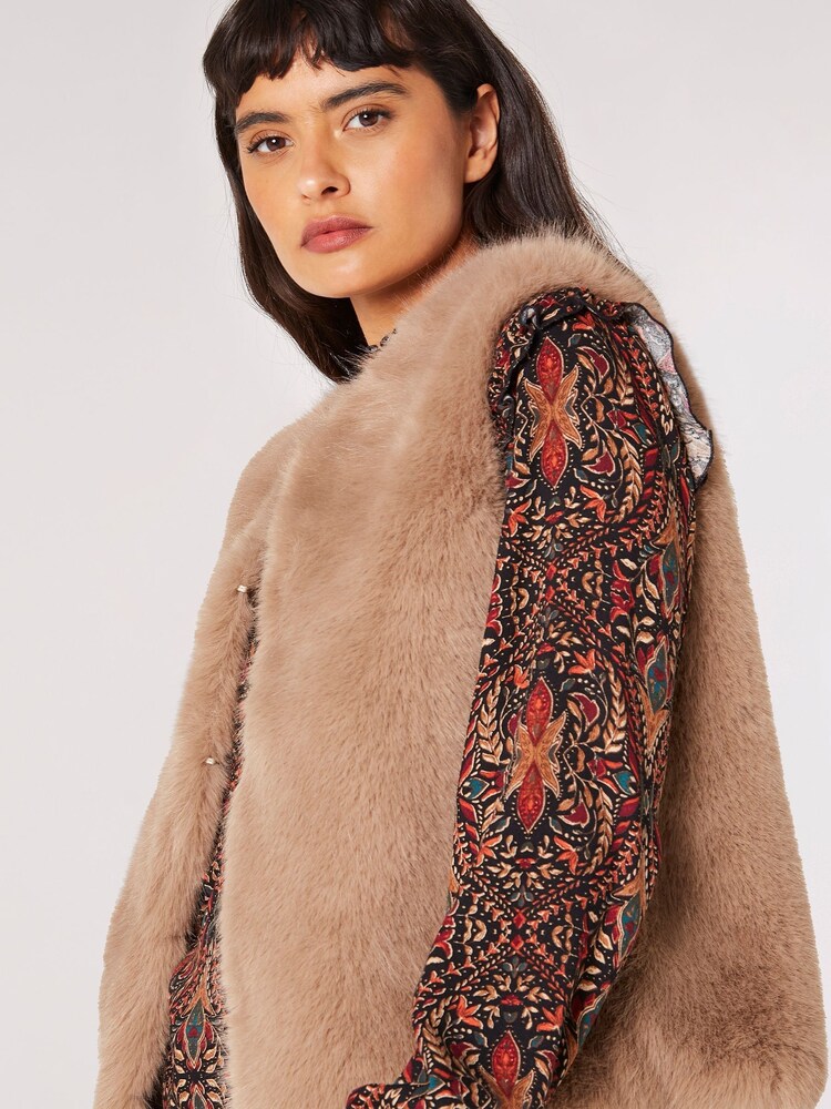Apricot Brown Elegant Faux Fur Crop Gilet - Image 5 of 5 Apricot Brown Elegant Faux Fur Crop Gilet - Image 5 of 5