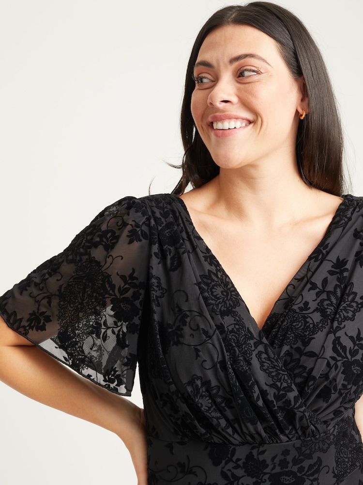 Scarlett & Jo Black Isabelle Velvet Flock Angel Sleeve Maxi Dress - Image 4 of 5