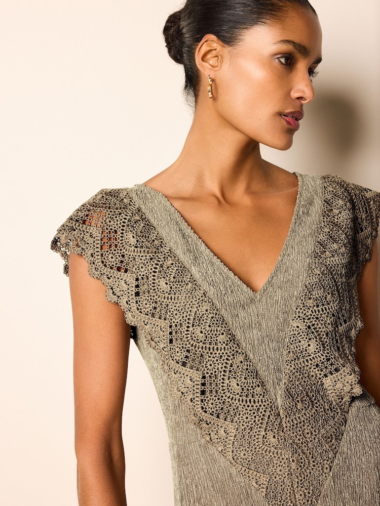 Khakigrün - Midi-Häkelkleid mit V-Ausschnitt - Bild 4 von 4 Khakigrün - Midi-Häkelkleid mit V-Ausschnitt - Bild 4 von 4