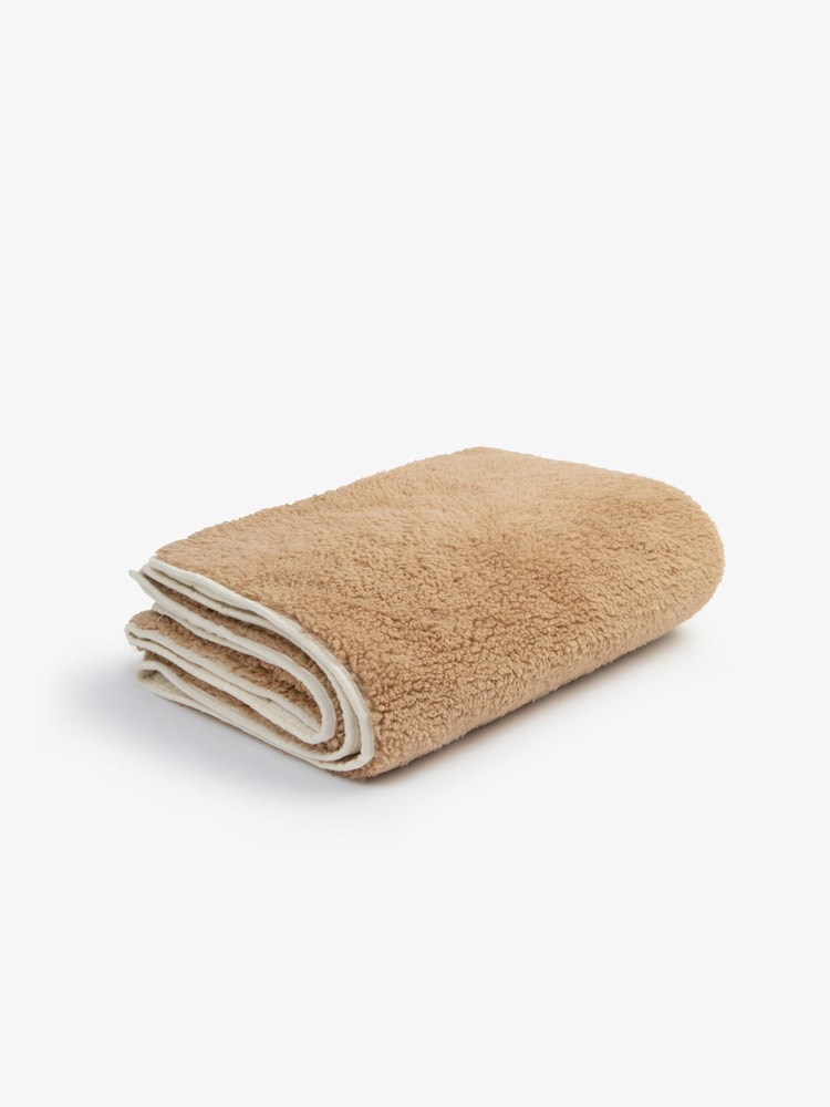 لون طبيعي - The Little Tailor Quilted Reversible Sherpa Fleece Lined Baby Blanket - Image 6 of 7