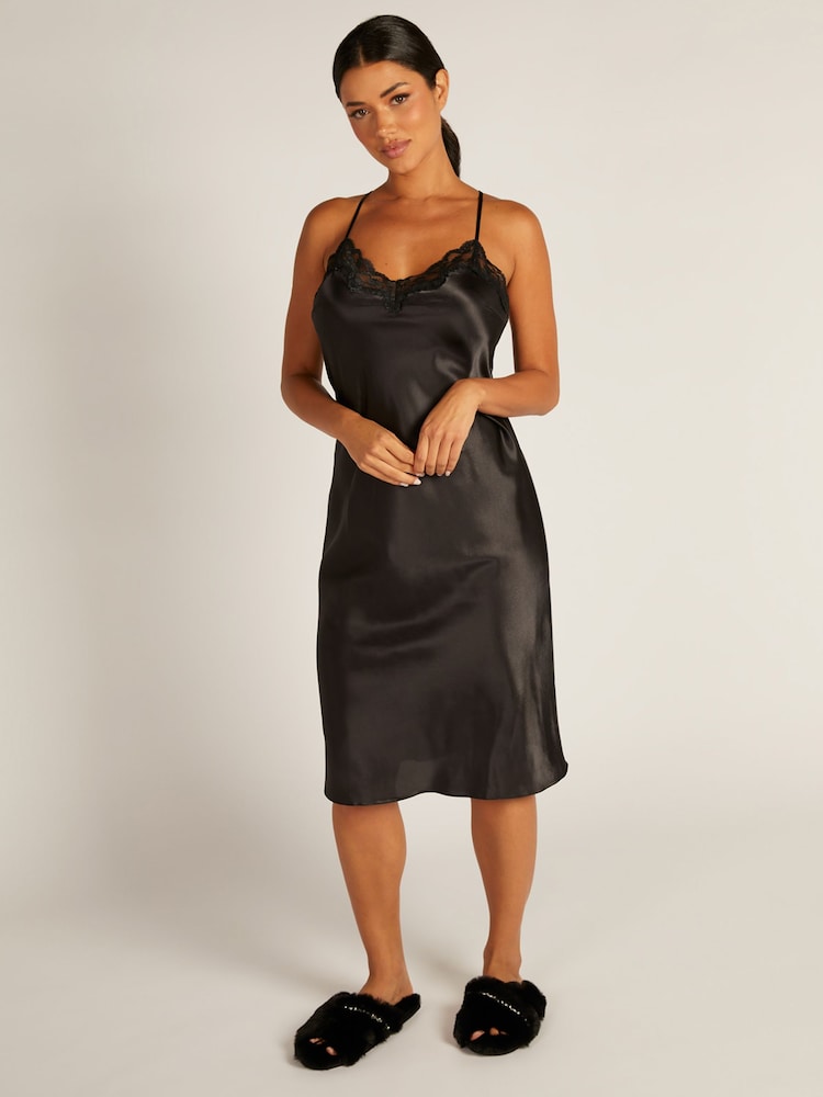 Boux Avenue Amelia langes schwarzes Satin-Nachthemd - Bild 1 von 4 Boux Avenue Amelia langes schwarzes Satin-Nachthemd - Bild 1 von 4
