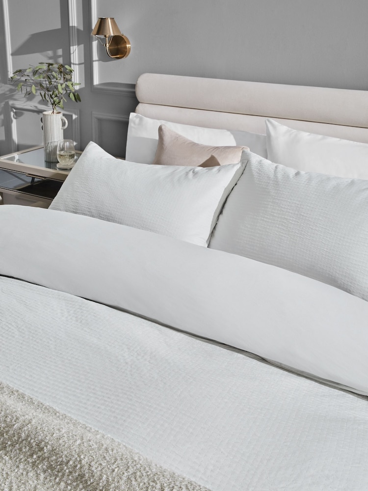 White Crinkle Gauze 300 Thread Count 100% Cotton Duvet Cover and Pillowcase Set - Image 2 of 4