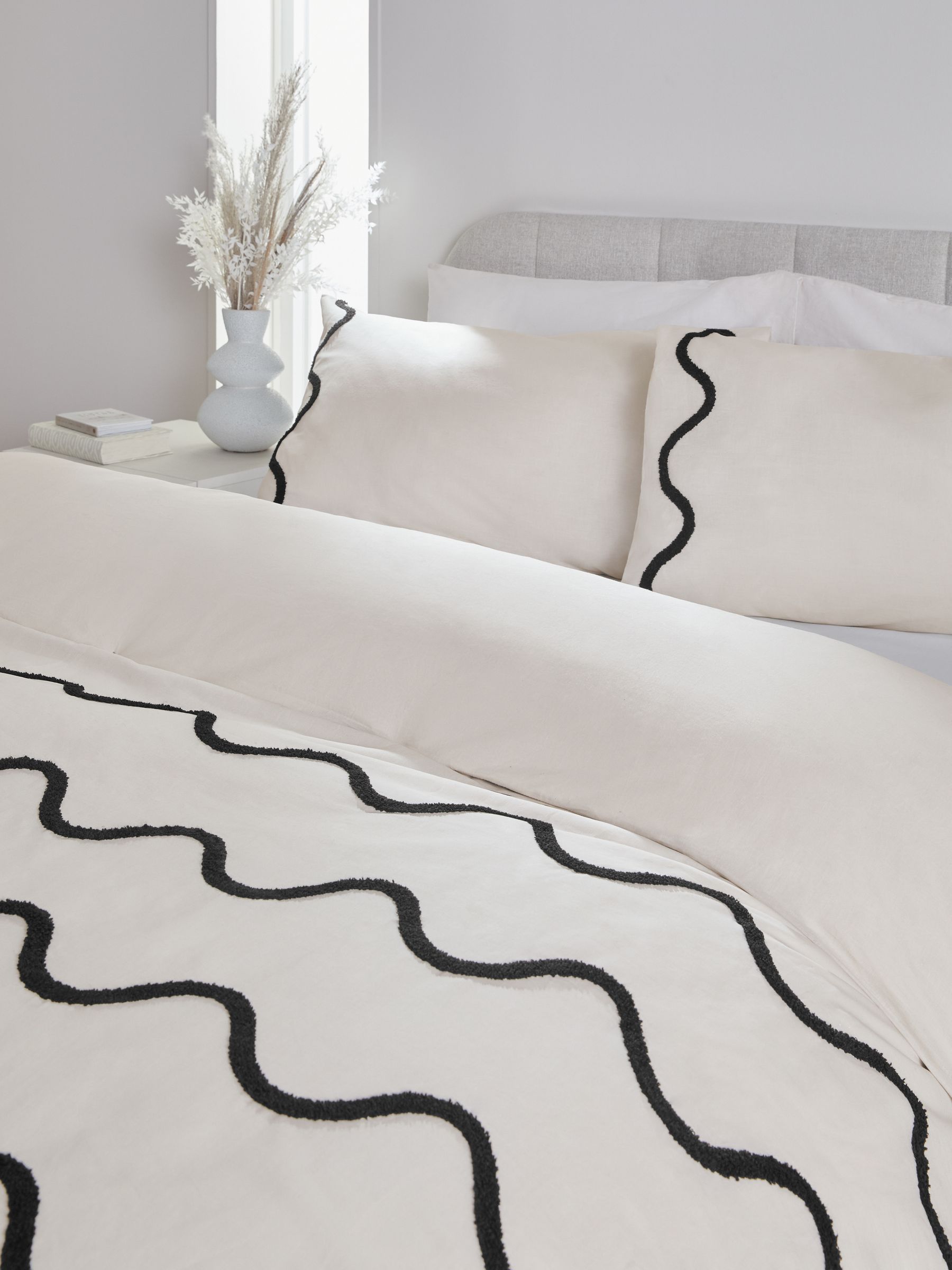 Black and white bedding king discount