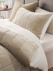 Brooklyn Quilted Velvet Duvet Cover and Pillowcase Set - Imagen 3 de 7