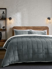 Brooklyn Quilted Velvet Duvet Cover and Pillowcase Set - Imagen 1 de 5