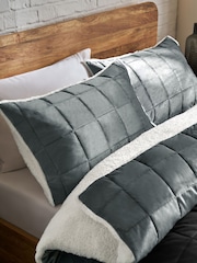 Brooklyn Quilted Velvet Duvet Cover and Pillowcase Set - Imagen 2 de 5