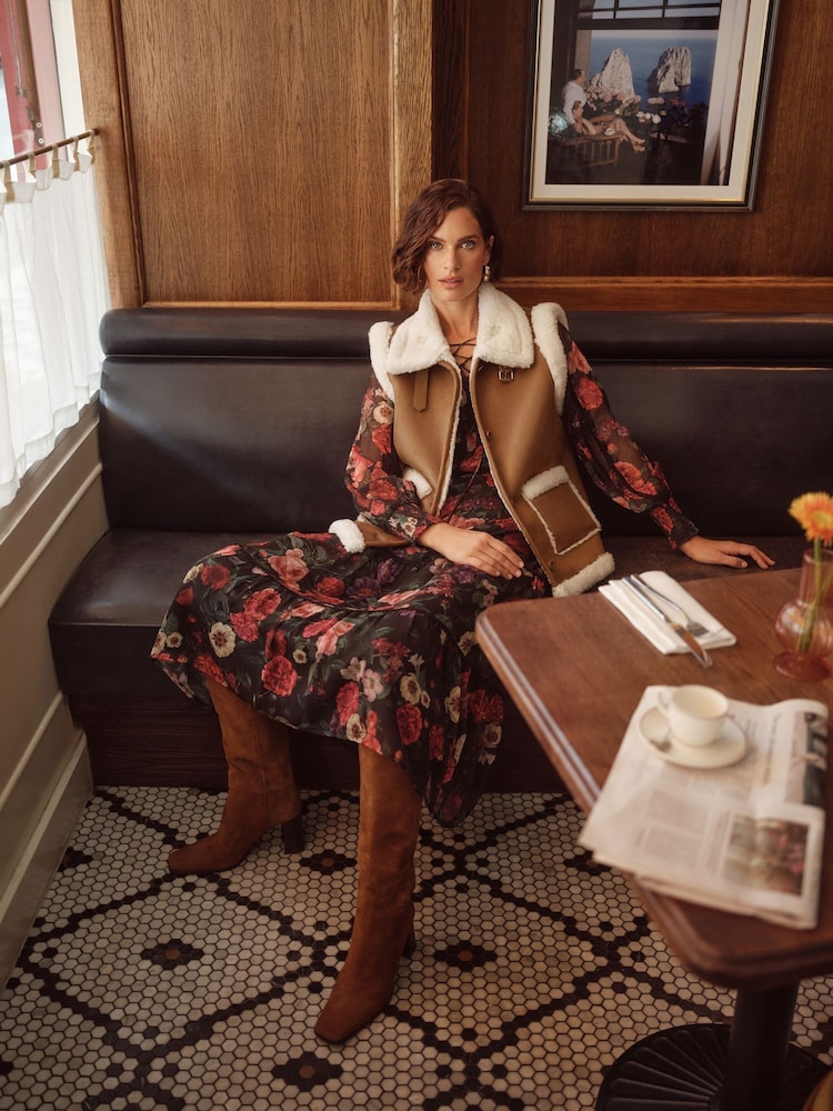 Love & Roses Brown Faux Suede and Shearling Gilet - Image 5 of 5