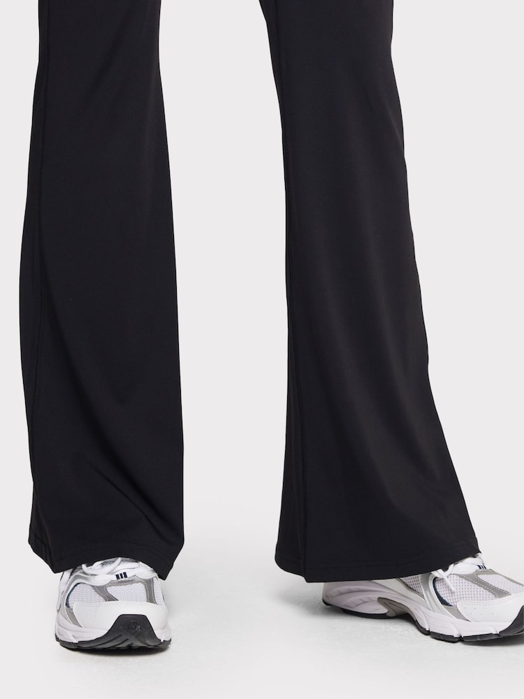 Chelsea Peers Black Soft + Stretch High Rise Flared Leggings - Image 5 of 5