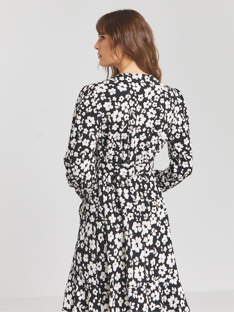 Simply Be Sage Print Mono Print Textured Wrap Skater Dress - Image 2 of 4 Simply Be Sage Print Mono Print Textured Wrap Skater Dress - Image 2 of 4