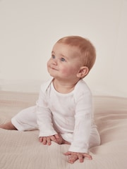 The White Company 100% Cotton Giraffe Print White Sleepsuit - Image 1 of 4