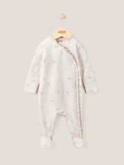 Mamas & Papas Schlafanzug aus 100 % Baumwolle mit floralem Rüschendetail in Pink - Bild 1 von 3