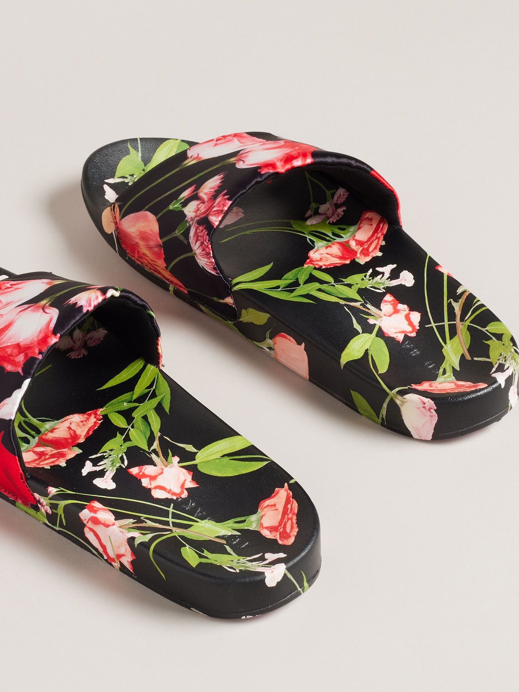 Przegl daj Ted Baker Asela Floral Printed Pool Sliders from Next Poland