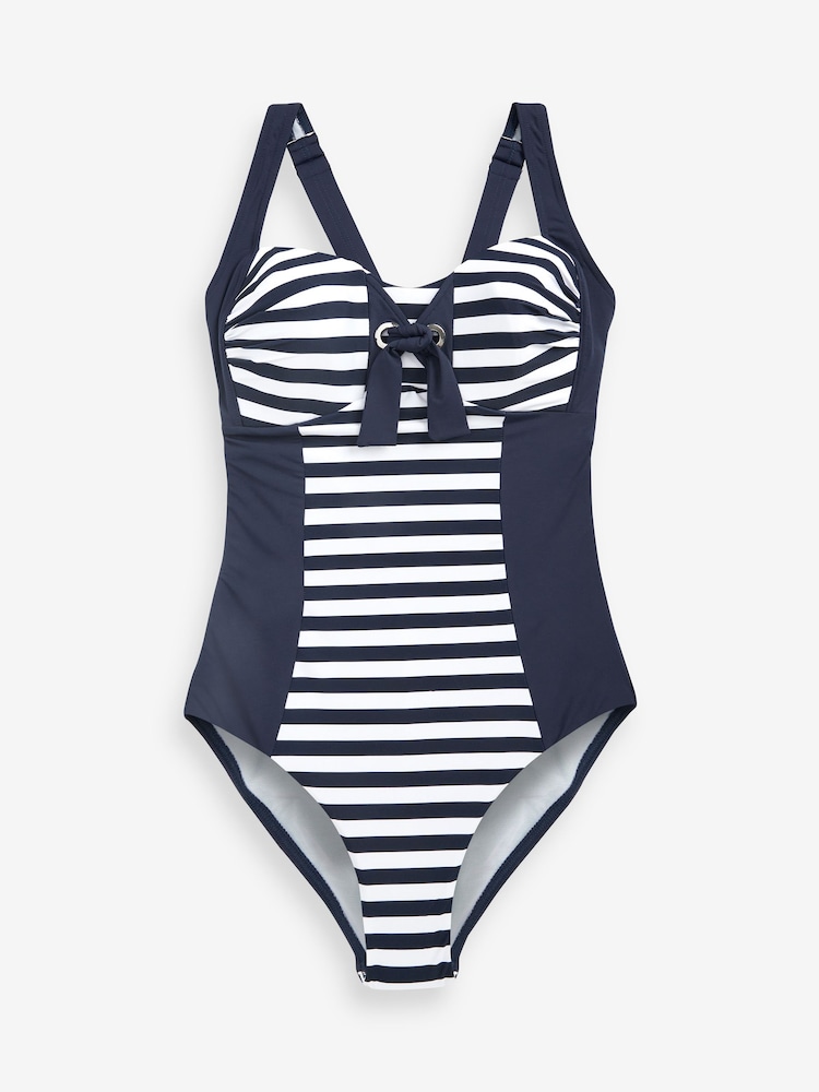 Simply Be Magisculpt Gestreifter Bandeau-Badeanzug mit Ösendetail - Bild 5 von 5 Simply Be Magisculpt Gestreifter Bandeau-Badeanzug mit Ösendetail - Bild 5 von 5