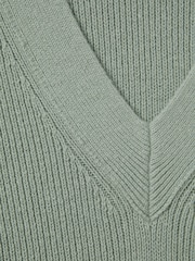 Reiss Sage Rosie Cotton Blend Knitted V-Neck Top - Image 6 of 6