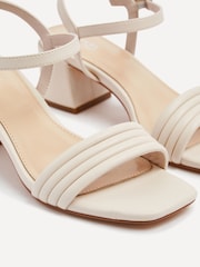 Nude - Sandalias de tacón cuadrado con parte superior acanalada Toronto de Linzi - Imagen 4 de 5