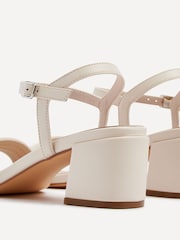 Nude - Sandalias de tacón cuadrado con parte superior acanalada Toronto de Linzi - Imagen 5 de 5
