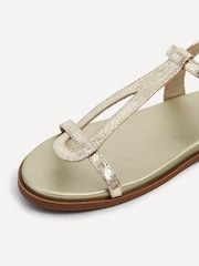 Gold - Linzi Luxor Texturierte T-Bar-Sandalen​​​​​​​ - Bild 4 von 5